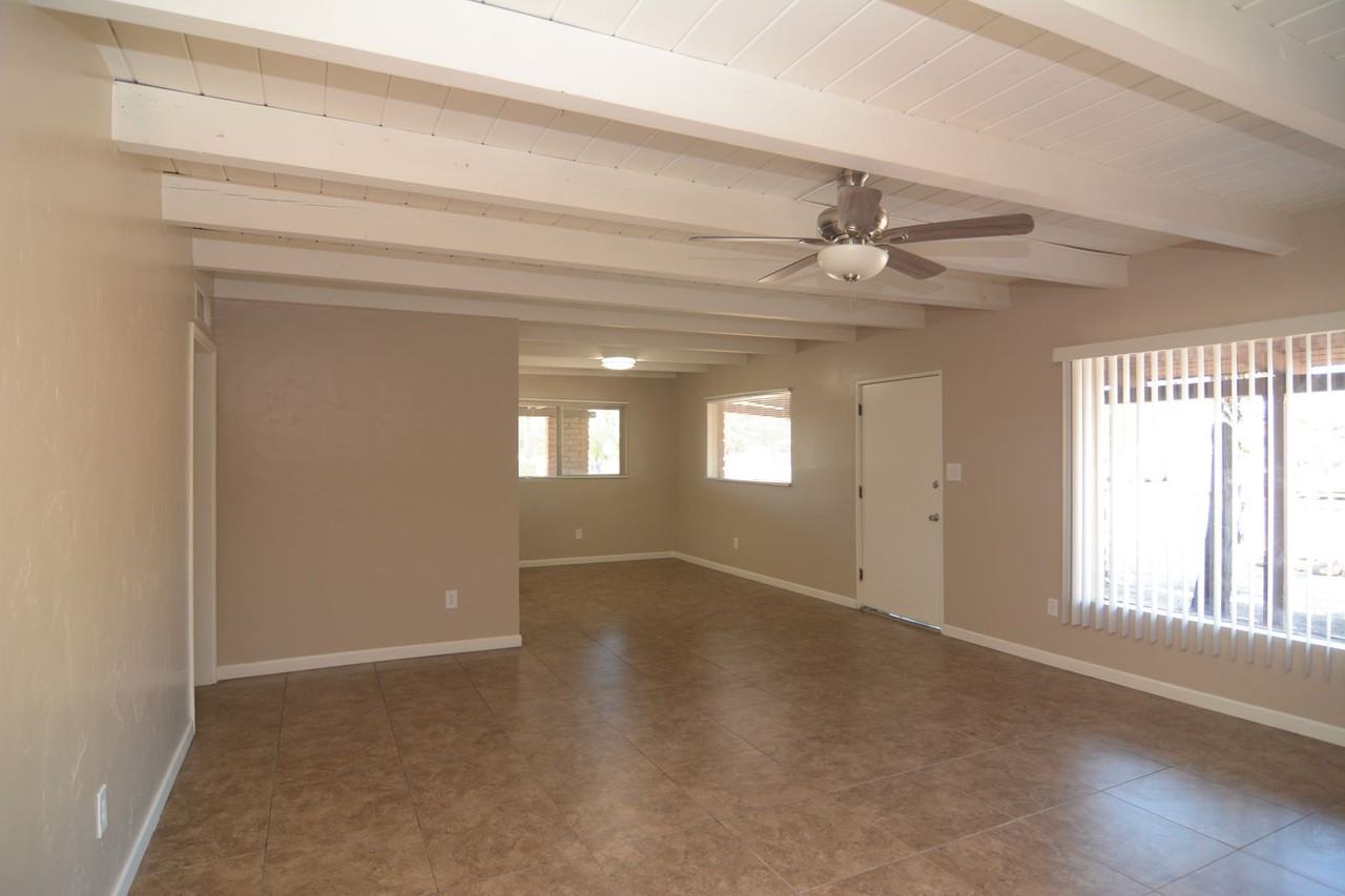 802 E Seneca St - Photo 4 of 20