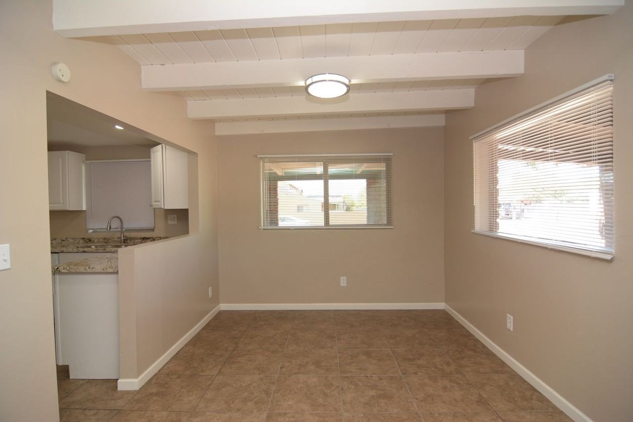 802 E Seneca St - Photo 5 of 20