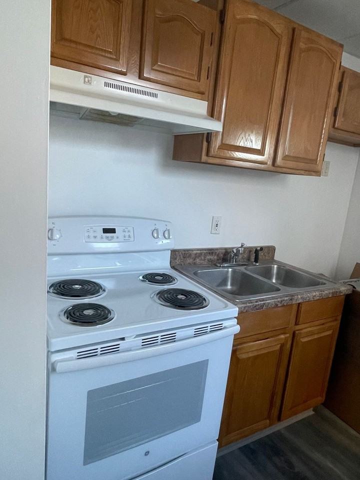 140 4th St - Photo 2 of 10