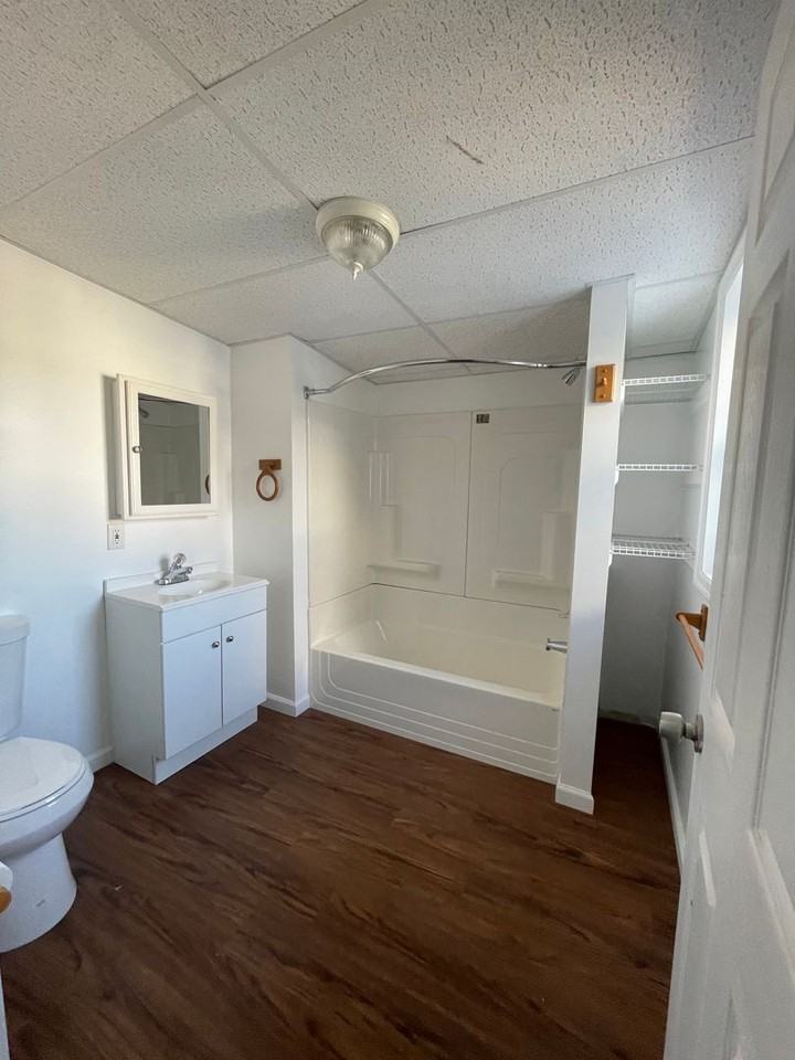 140 4th St - Photo 3 of 10
