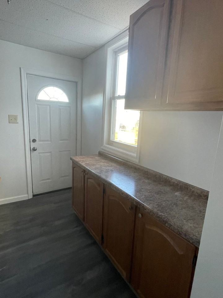 140 4th St - Photo 4 of 10