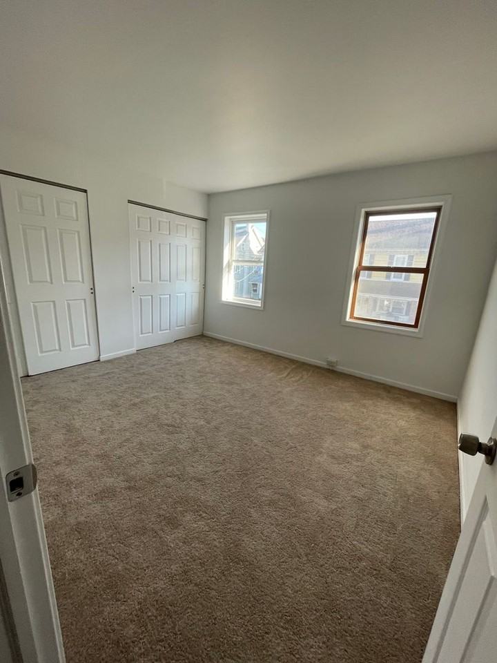 140 4th St - Photo 5 of 10