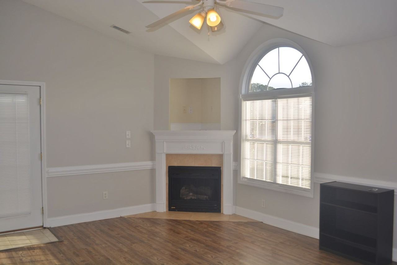 178 Ariel St - Photo 4 of 29