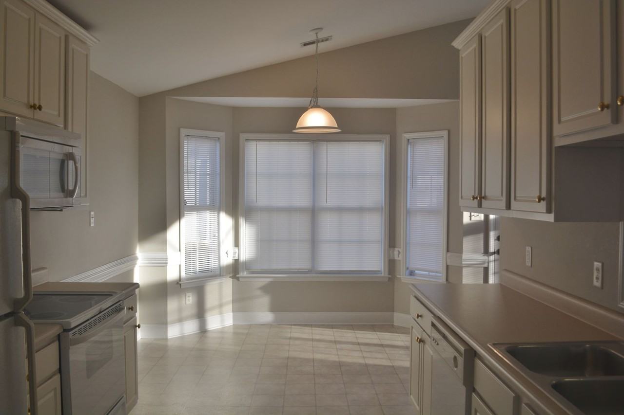178 Ariel St - Photo 7 of 29