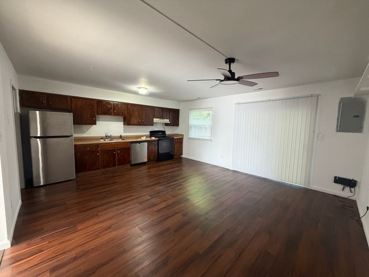 5359 Grand Lake Cres - Photo 4 of 15