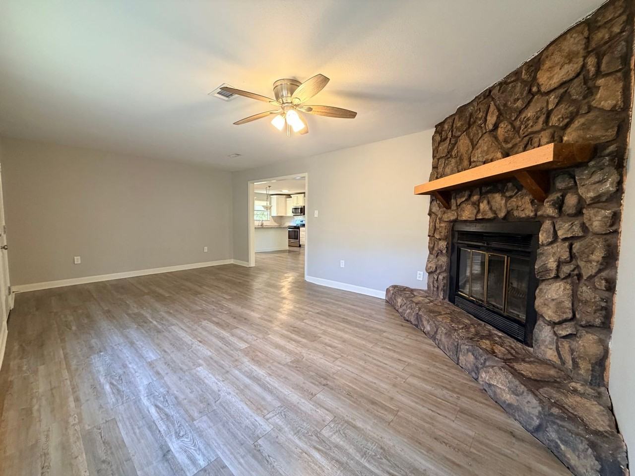 1515 Mill Rd - Photo 3 of 18