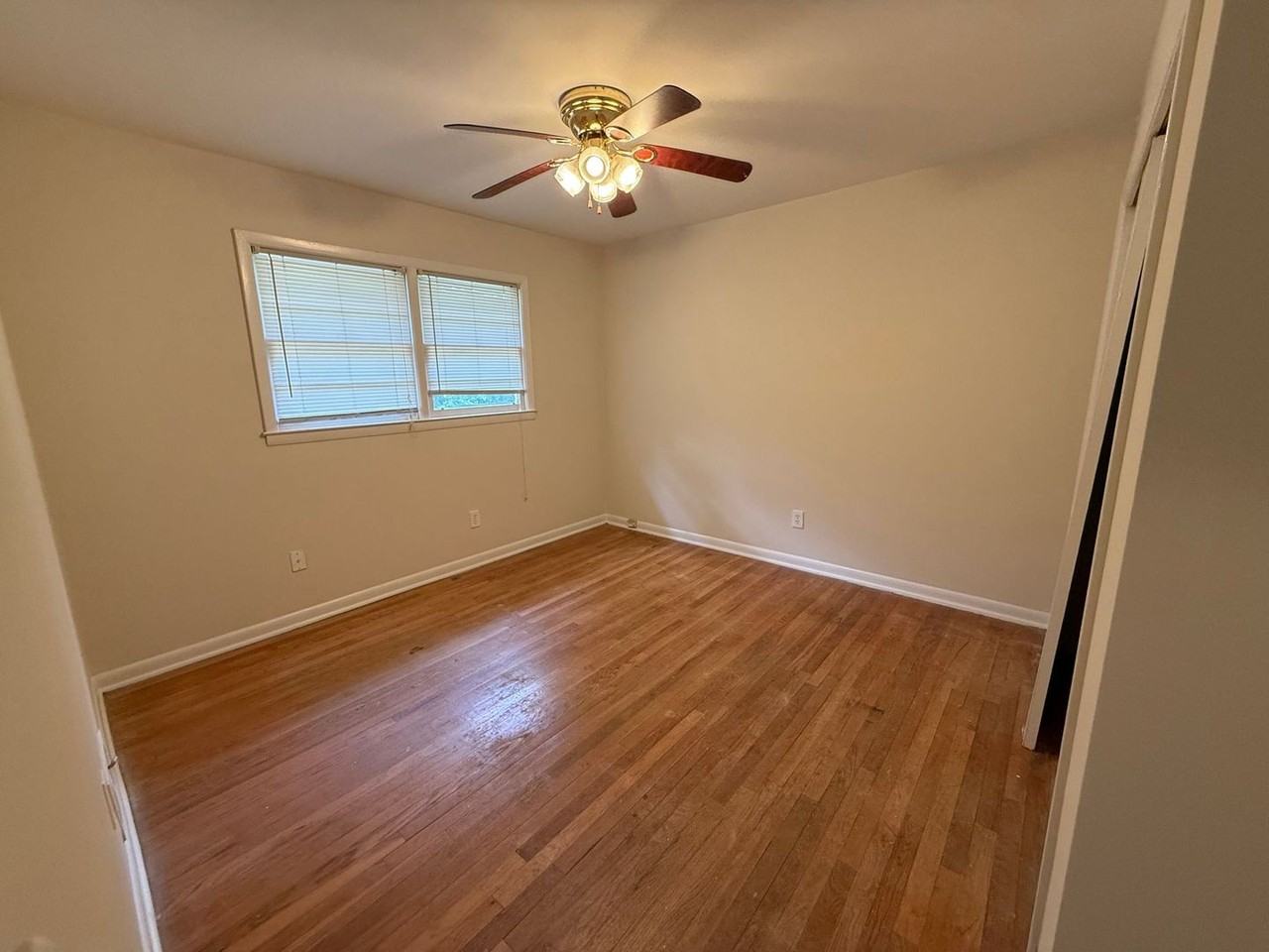 363 Morton Ave - Photo 4 of 6