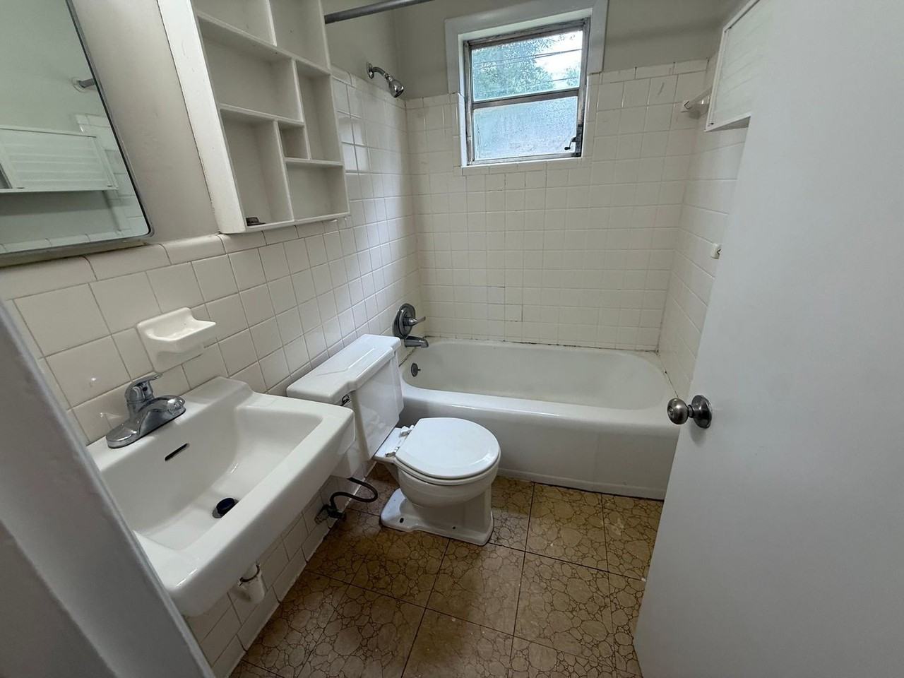 363 Morton Ave - Photo 5 of 6