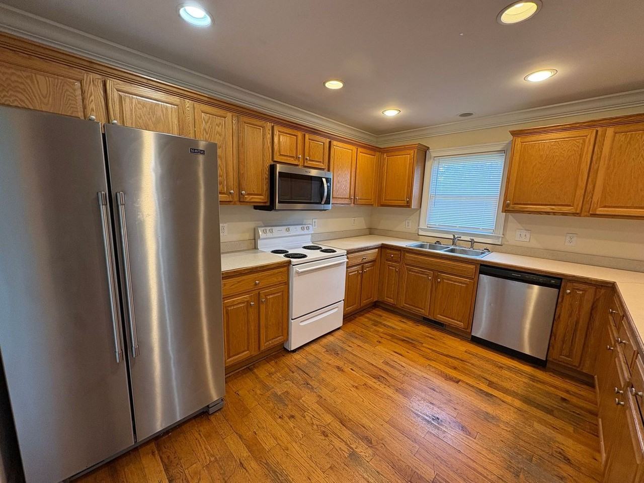170 Mandy Dr - Photo 3 of 15