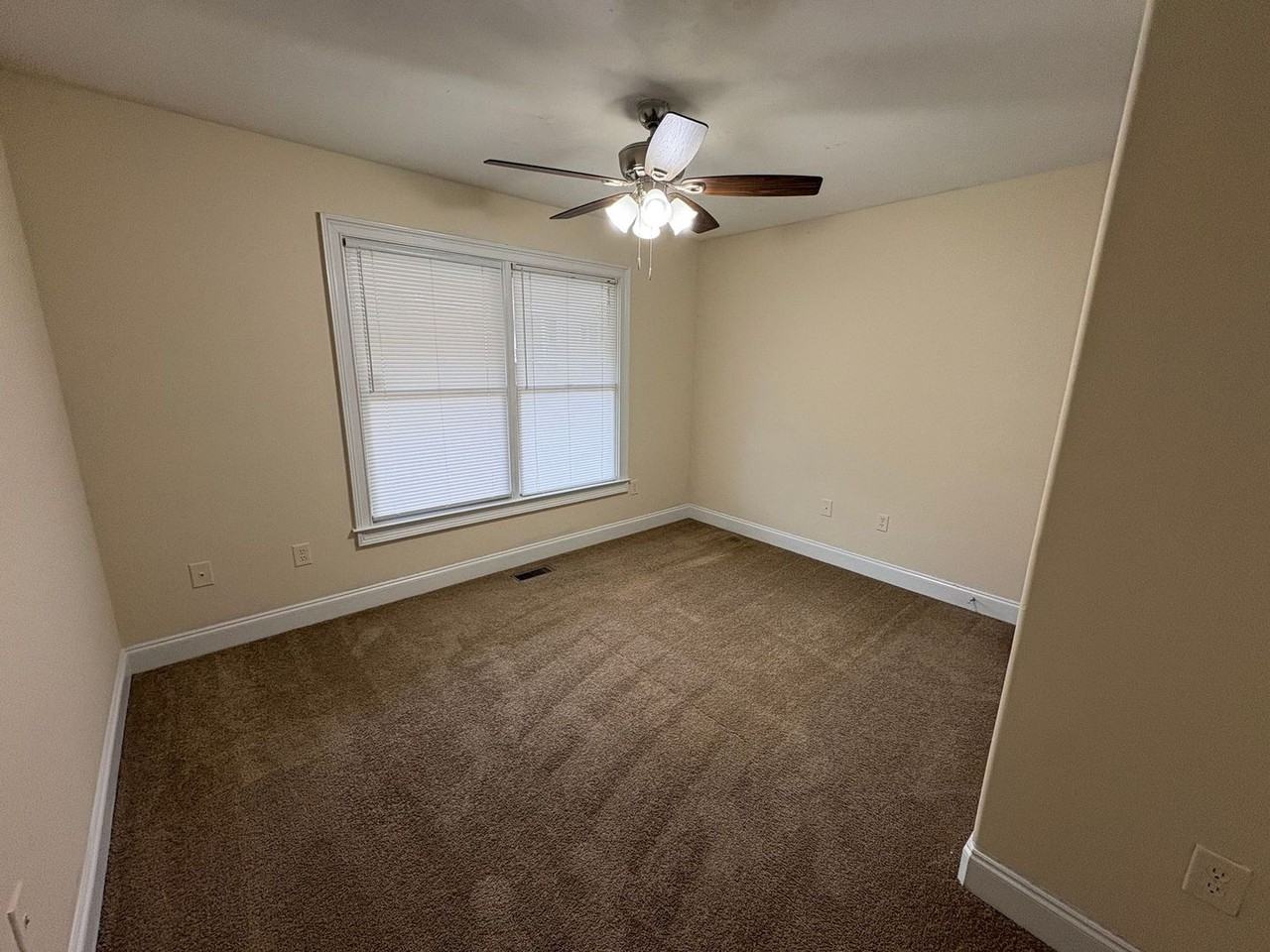 170 Mandy Dr - Photo 4 of 15