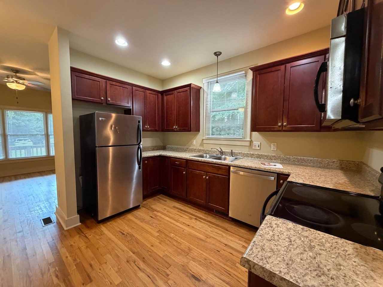479 Atlanta Ave - Photo 3 of 13