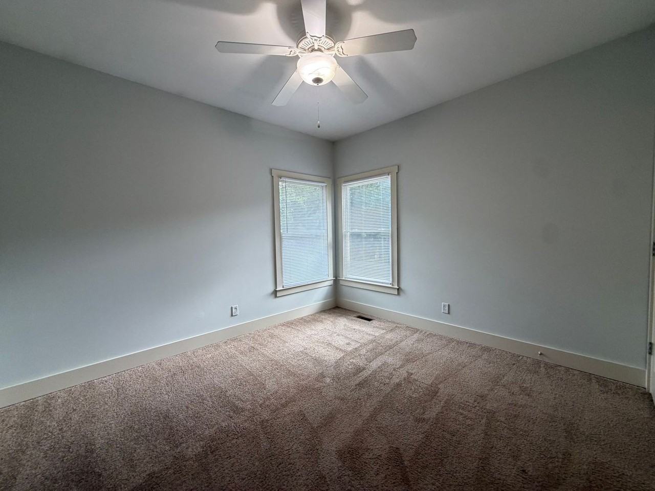 479 Atlanta Ave - Photo 5 of 13
