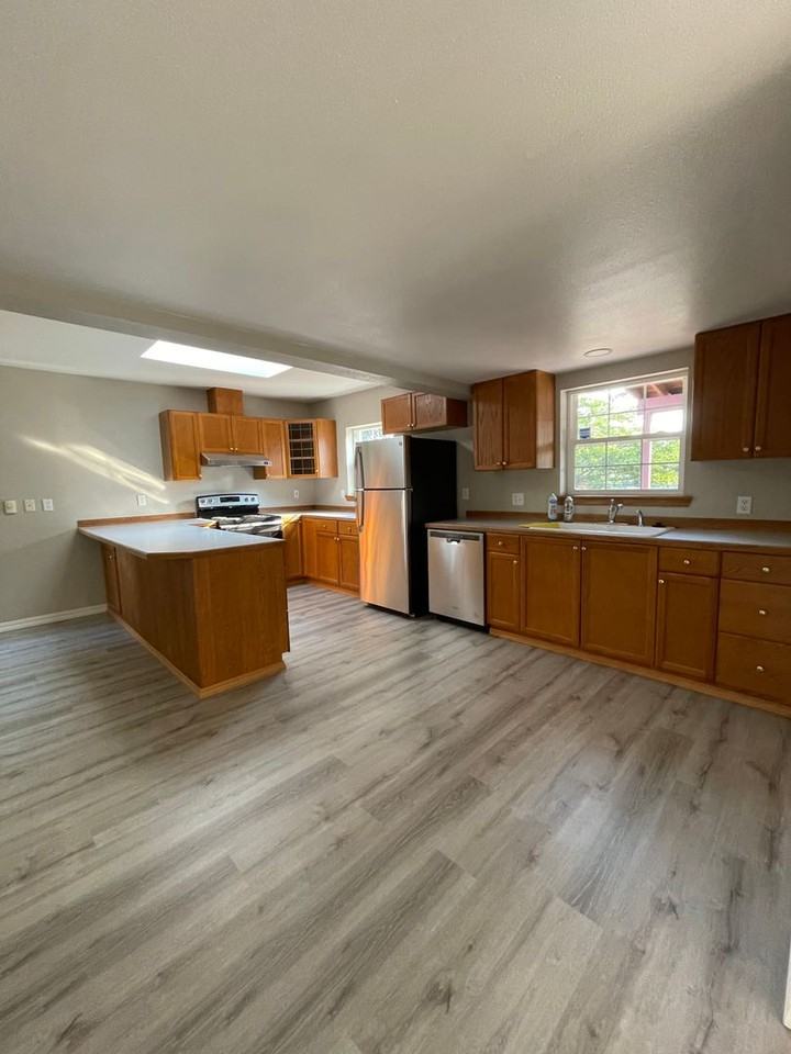 10100 Ainsworth Ave S - Photo 2 of 11