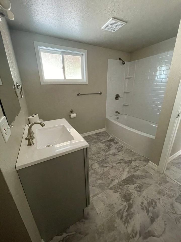 10100 Ainsworth Ave S - Photo 3 of 11