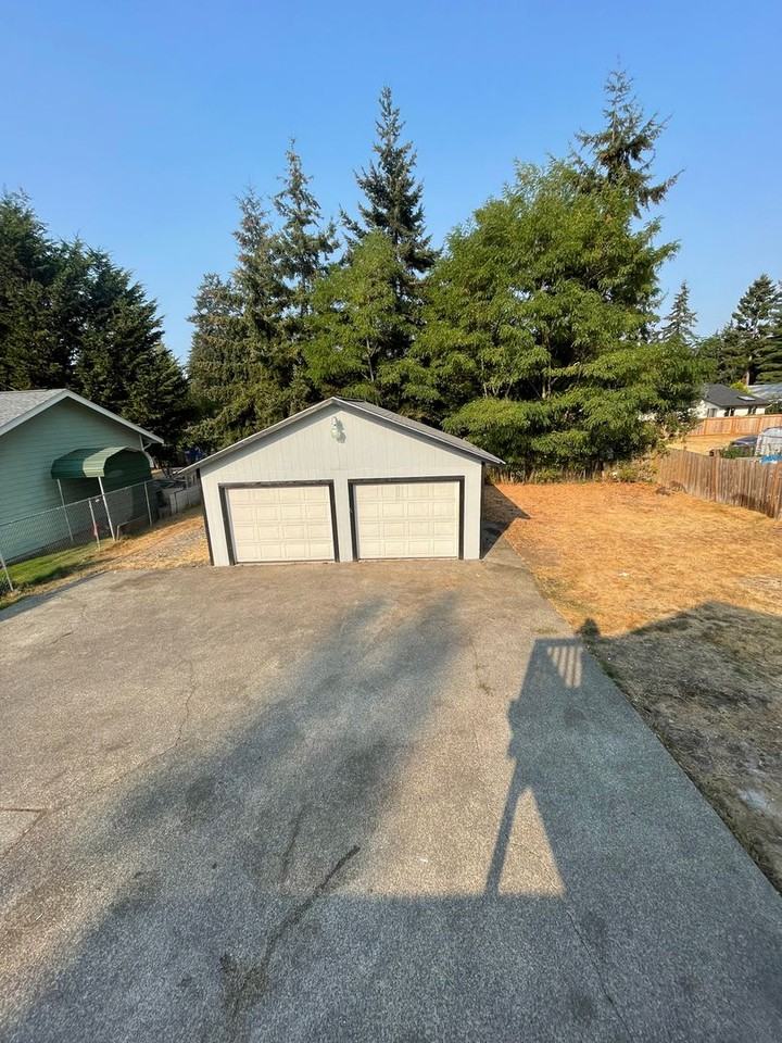 10100 Ainsworth Ave S - Photo 4 of 11