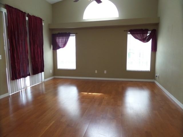2631 Fallbrook Dr - Photo 3 of 18