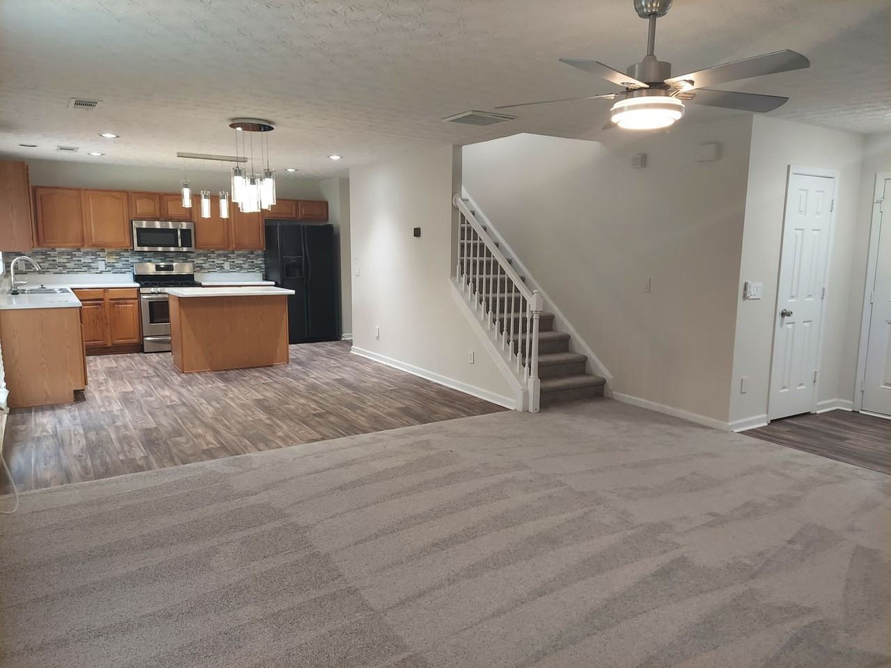 1190 Andrews Dr - Photo 4 of 20