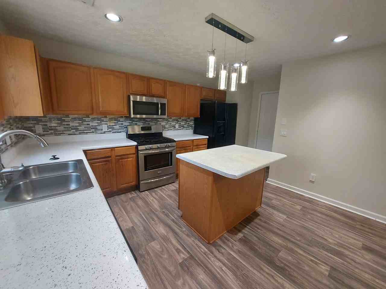 1190 Andrews Dr - Photo 6 of 20