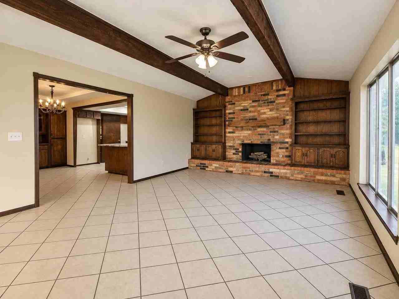 10204 Exter Ave - Photo 2 of 15
