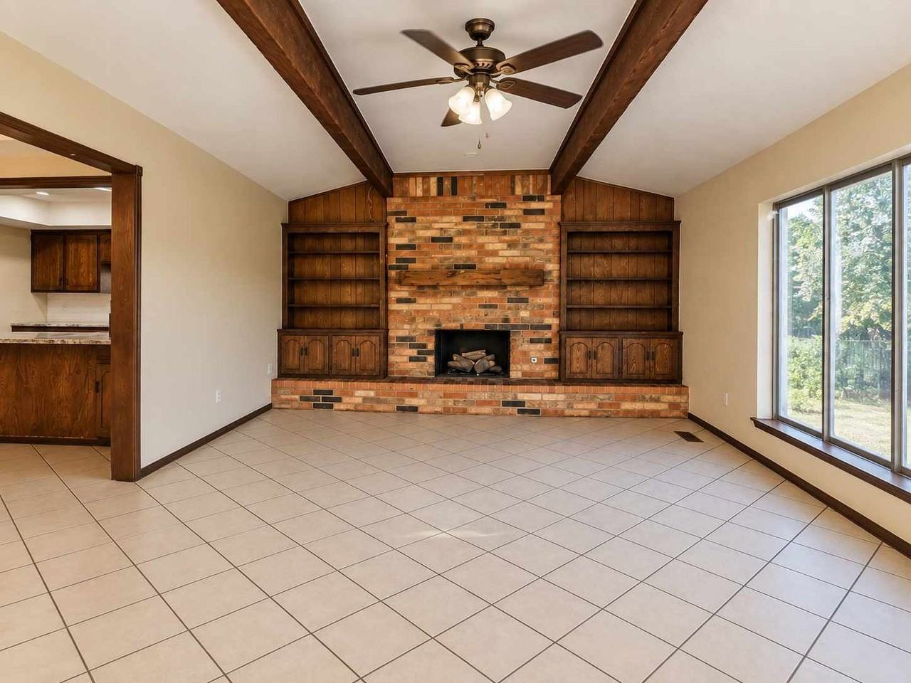 10204 Exter Ave - Photo 3 of 15