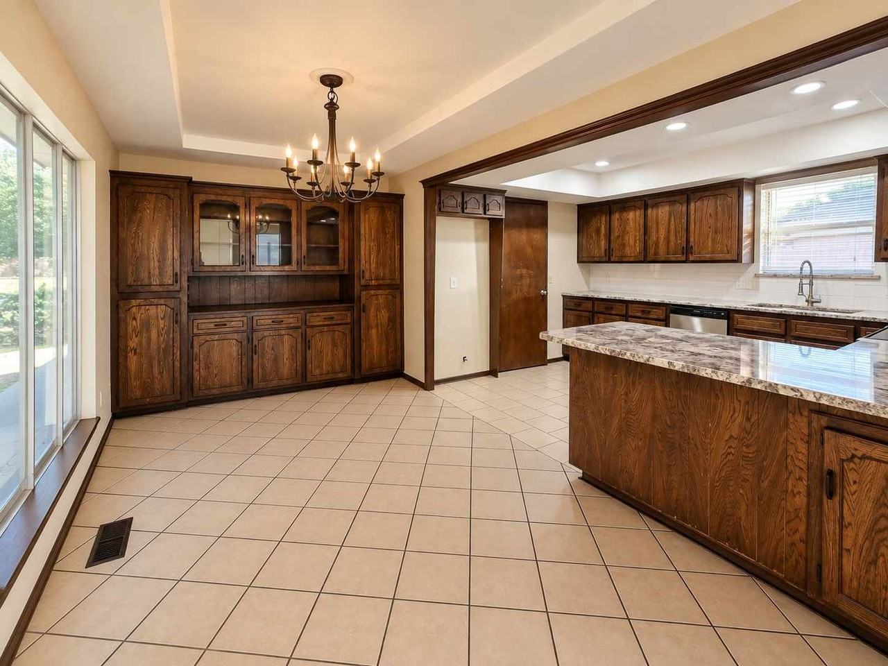 10204 Exter Ave - Photo 4 of 15
