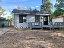 featured image of 2460 Drexel St
