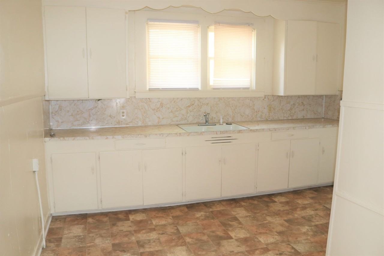 2460 Drexel St - Photo 2 of 17