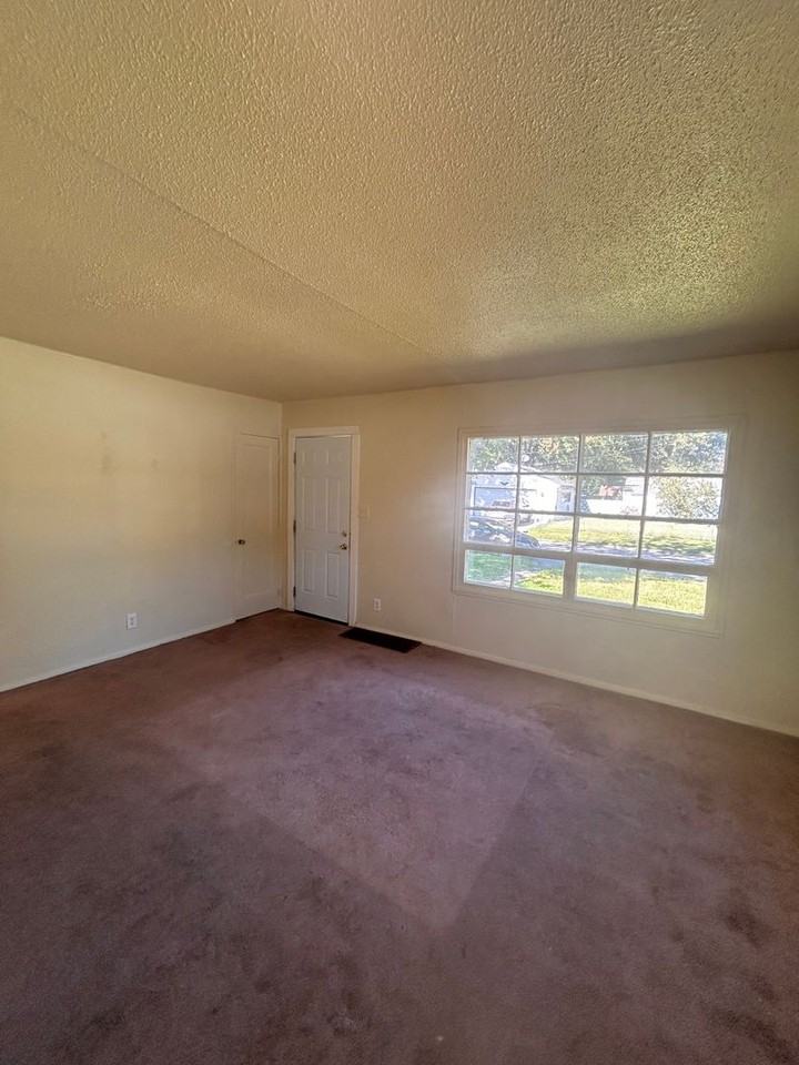 816 E Sherwood Ter - Photo 2 of 7