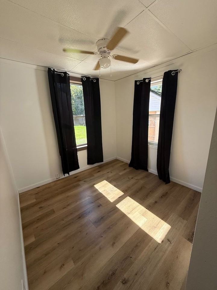 909 Finkle Ave - Photo 2 of 5