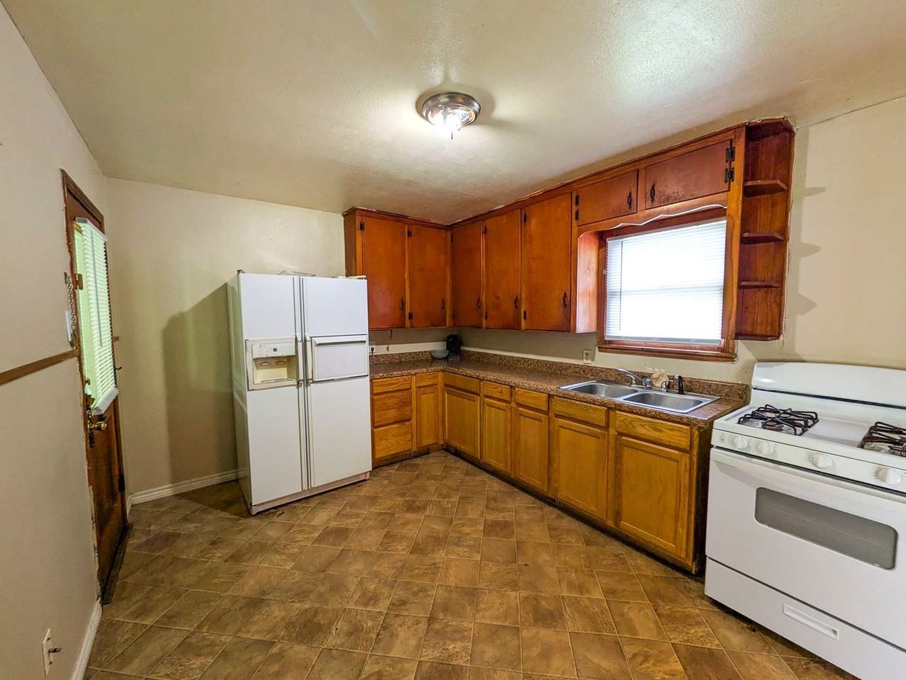 4295 Galveston St - Photo 4 of 11