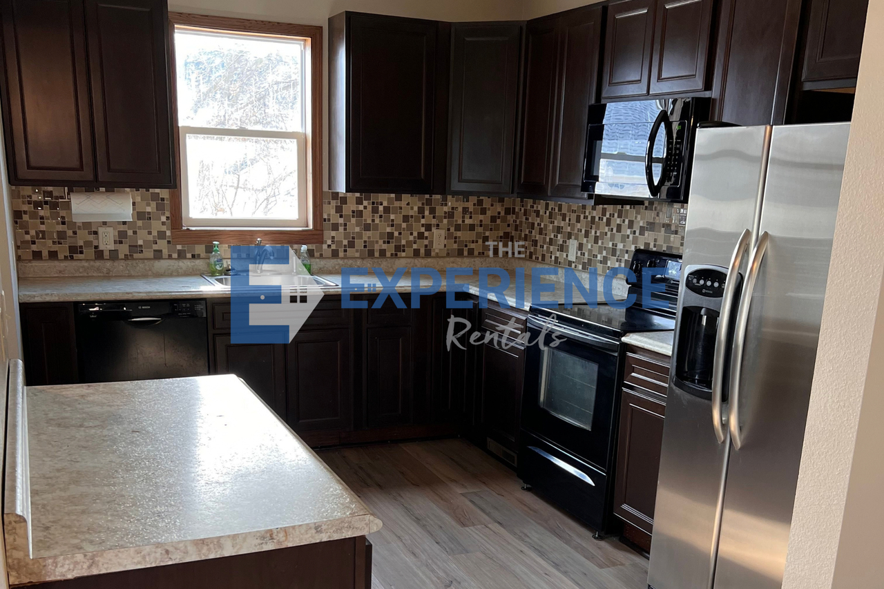 805 E 4th Ave - Photo 2 of 18
