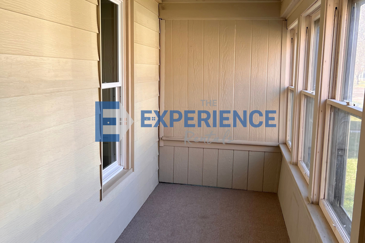 805 E 4th Ave - Photo 3 of 18