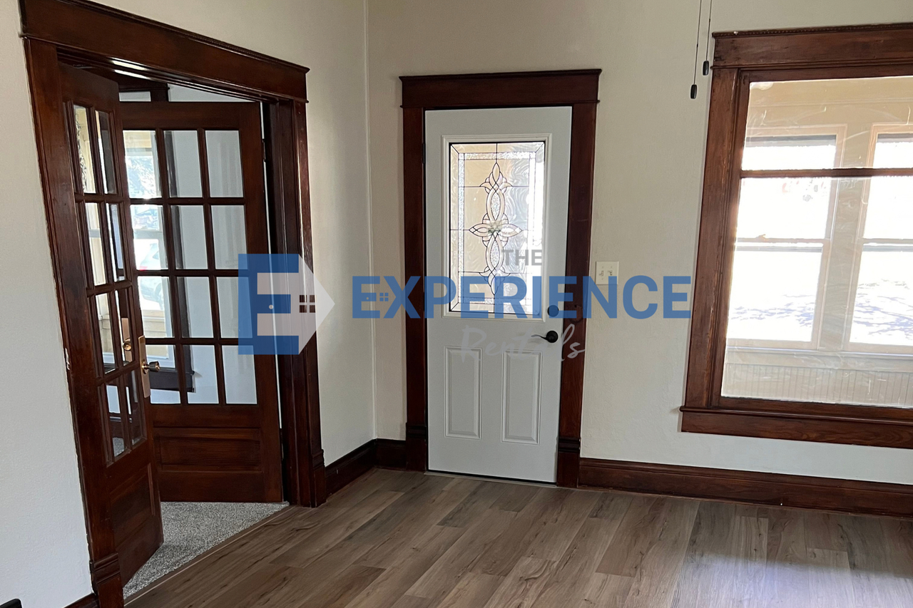 805 E 4th Ave - Photo 5 of 18