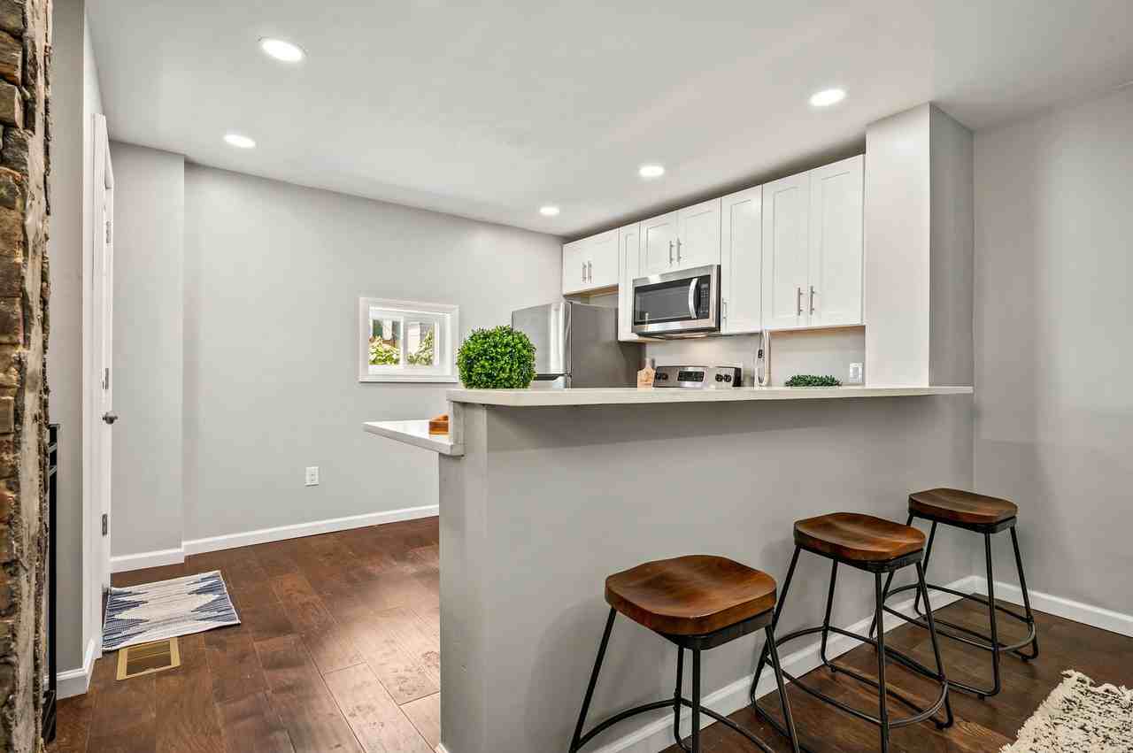 221 12th St - Photo 5 of 21