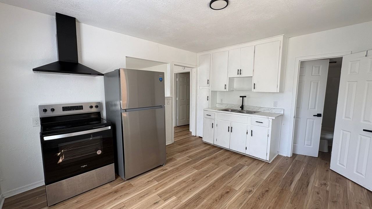 4900 Sycamore St - Photo 3 of 12