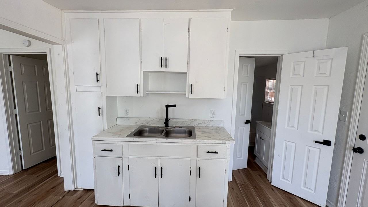 4900 Sycamore St - Photo 5 of 12