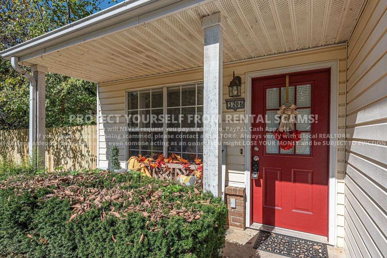 3206 W Oakfield St - Photo 3 of 17