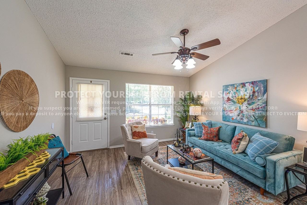 3206 W Oakfield St - Photo 4 of 17