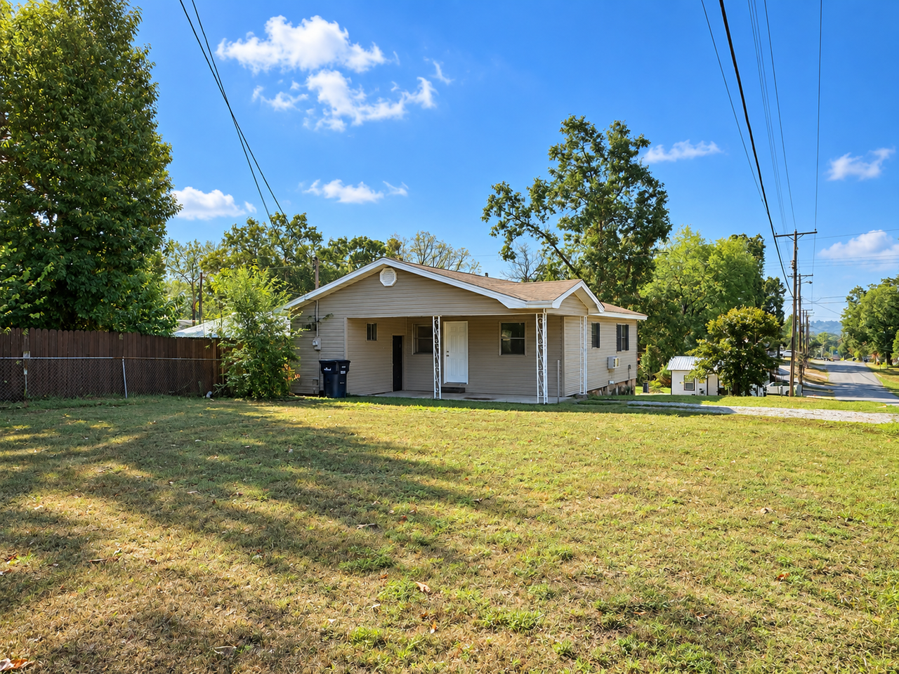 2215 Case St - Photo 2 of 17