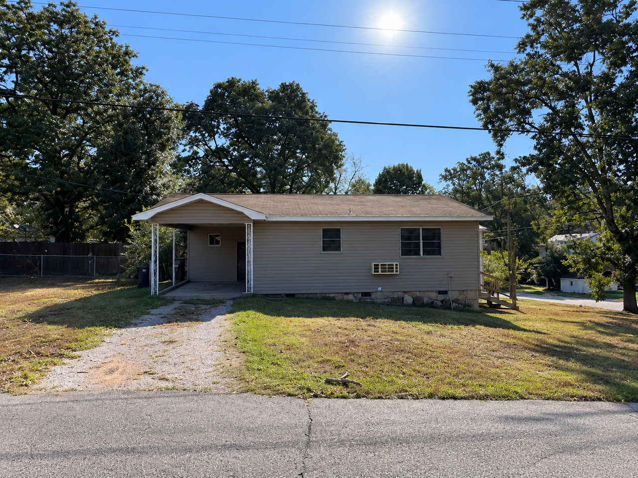 2215 Case St - Photo 4 of 17