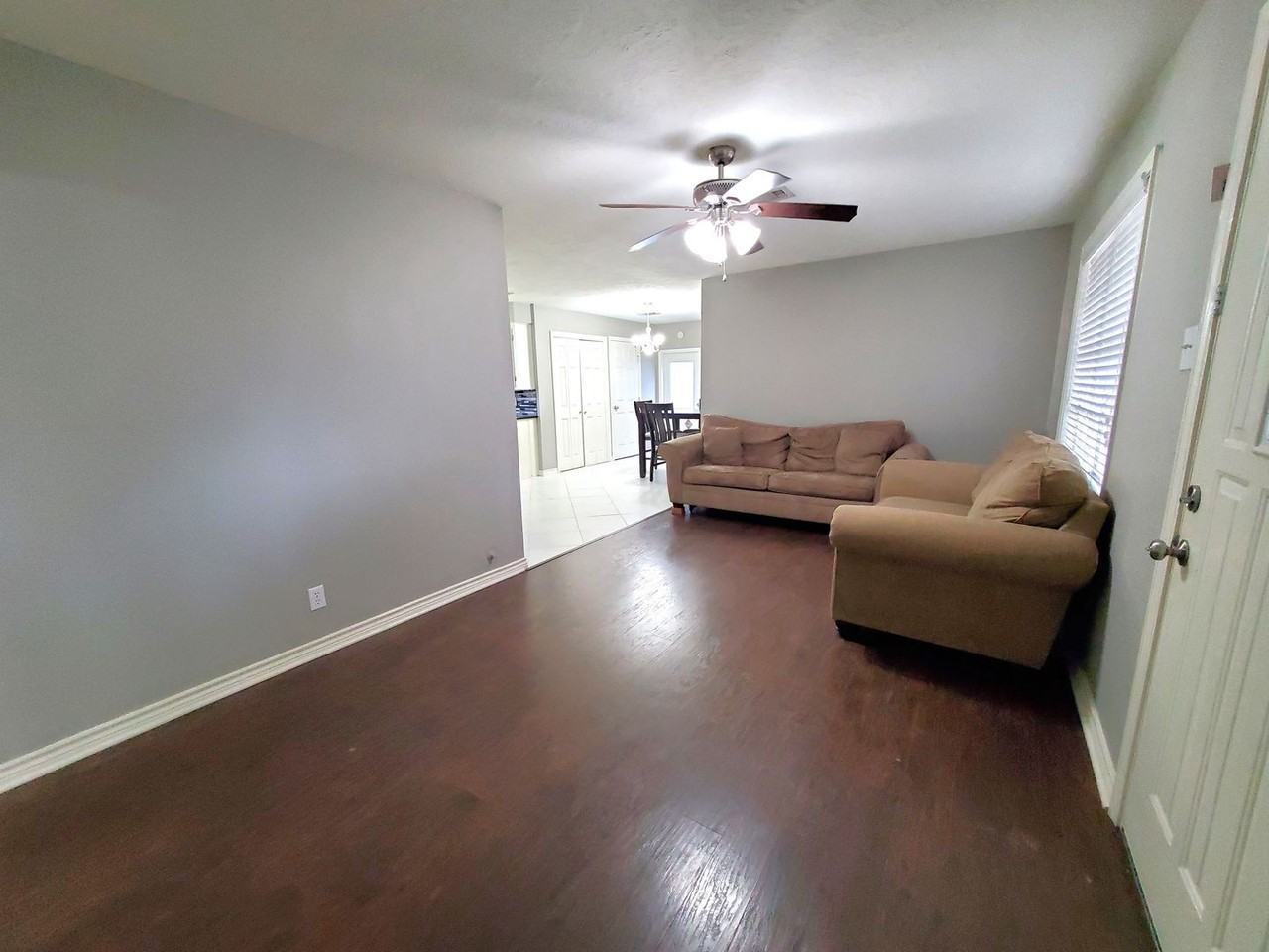 720 S 6th St - Photo 3 of 20