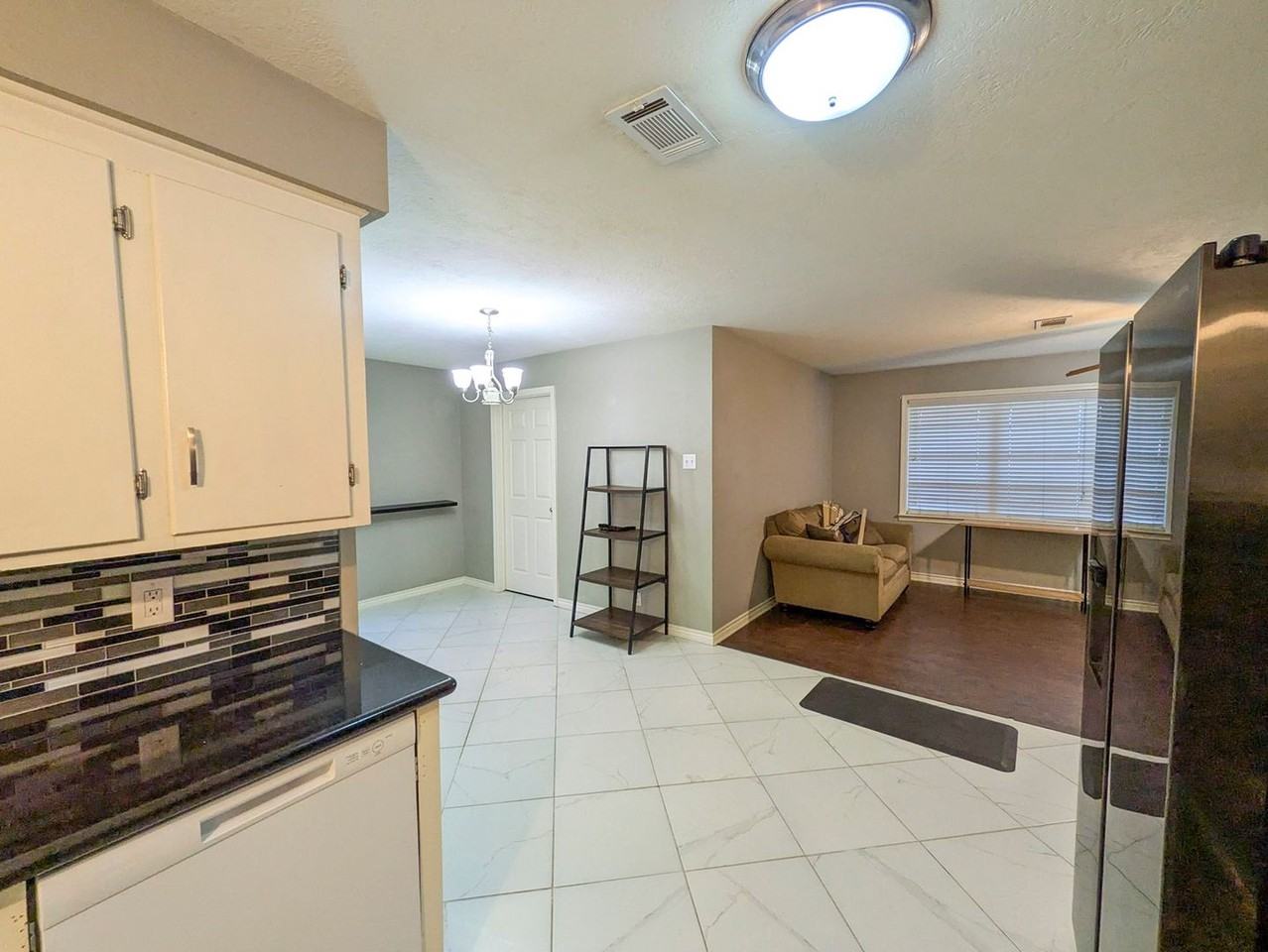720 S 6th St - Photo 7 of 20