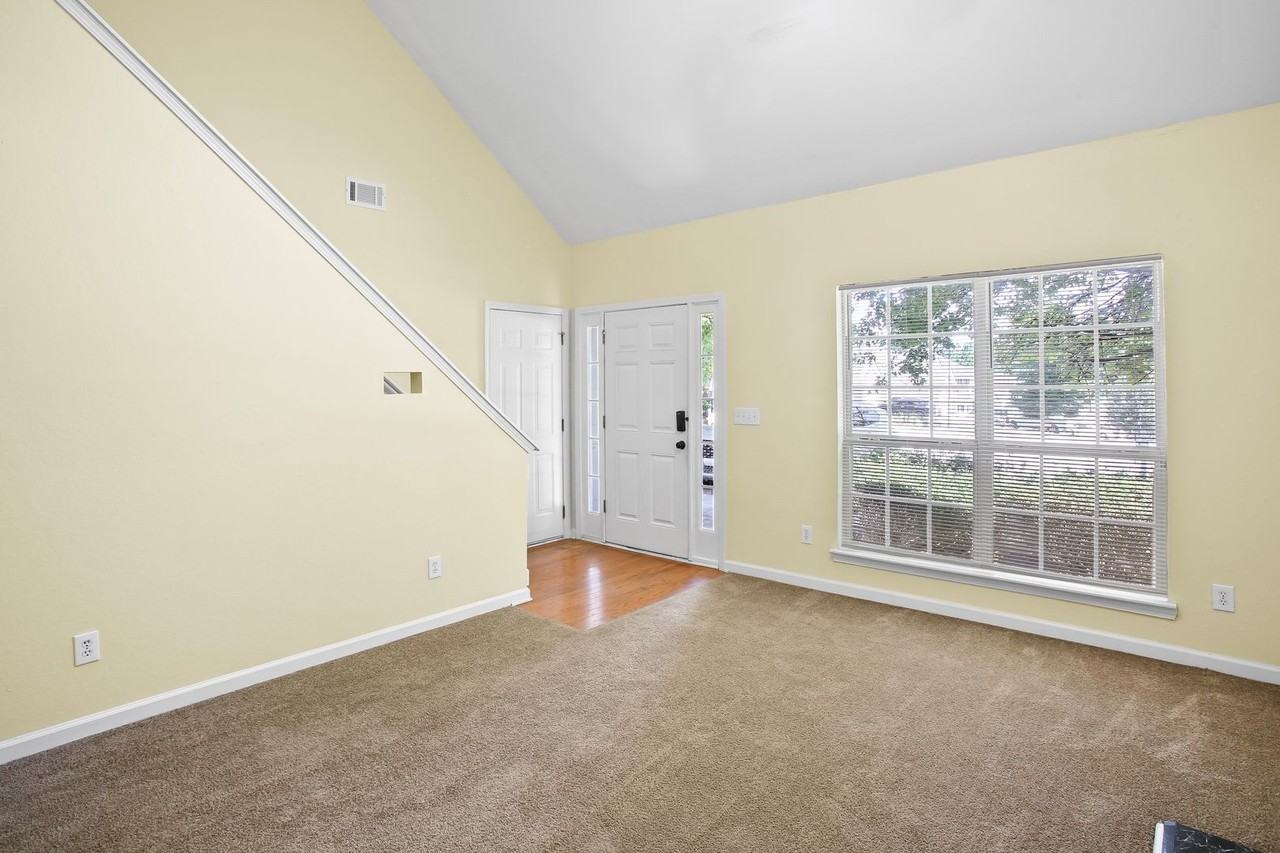 4633 Ravenwood Loop - Photo 3 of 26