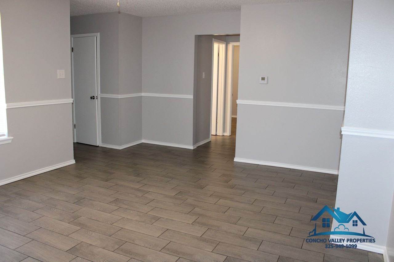 1101 E 44th St - Photo 3 of 15