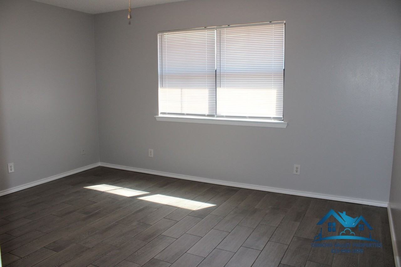 1101 E 44th St - Photo 6 of 15