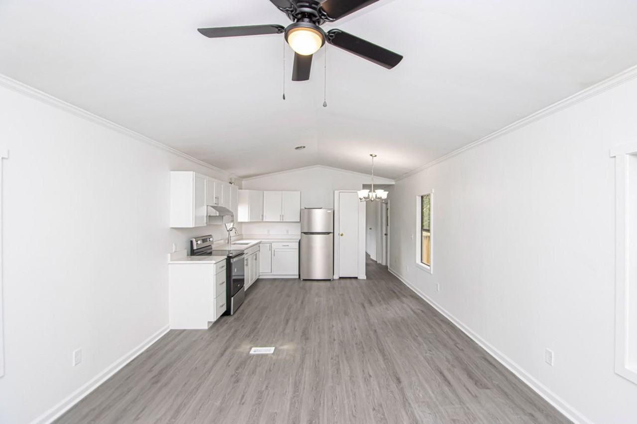 16010 Hammond Rd - Photo 4 of 13
