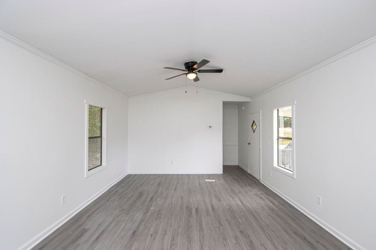 16010 Hammond Rd - Photo 5 of 13