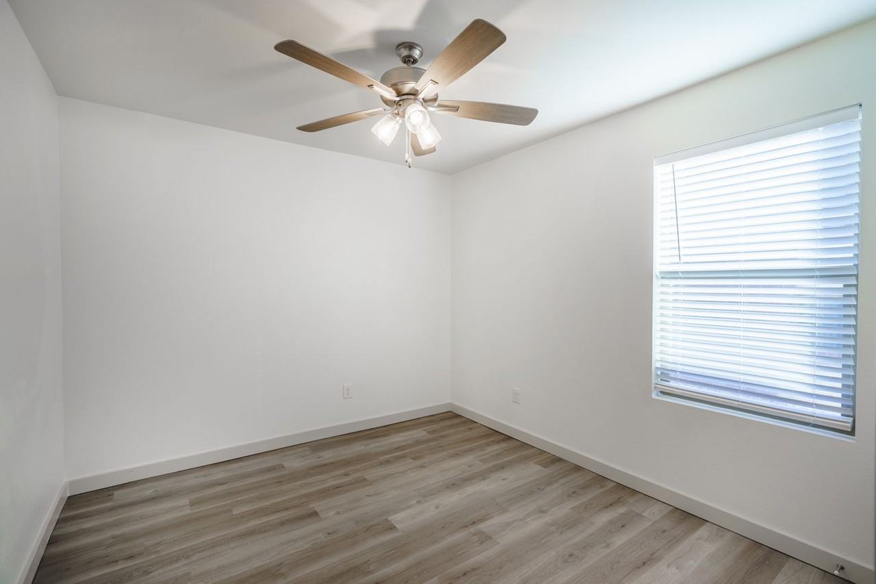 8004 Elm Ave - Photo 3 of 7