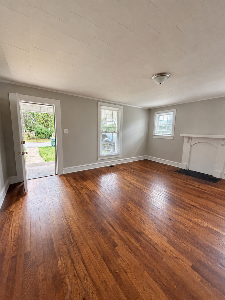 912 N Main St - Photo 3 of 18