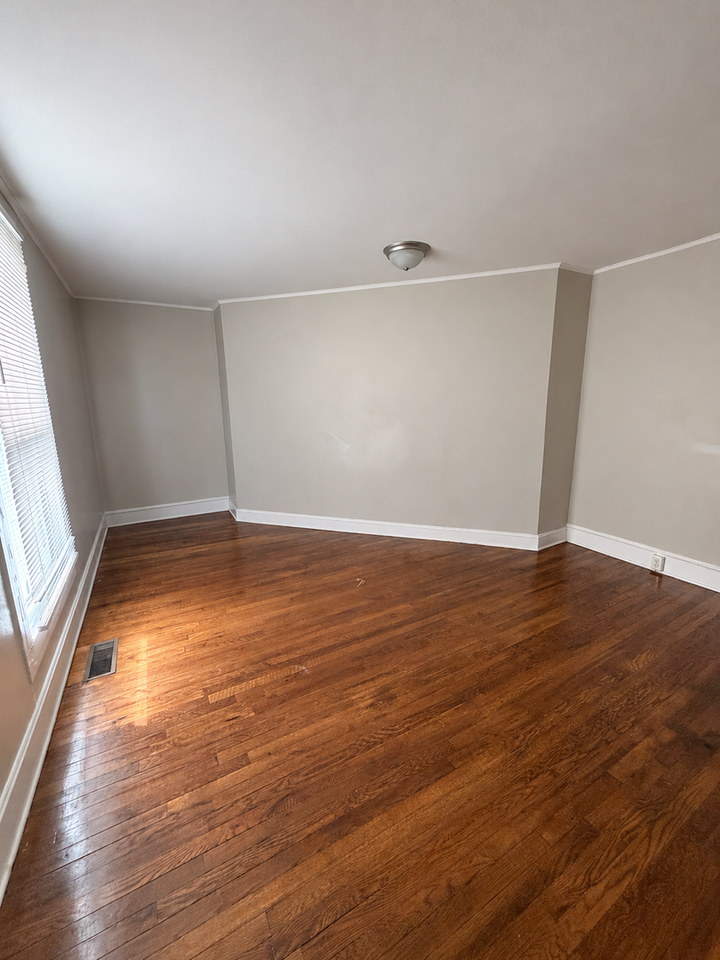 912 N Main St - Photo 4 of 18